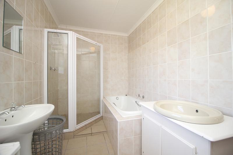 4 Bedroom Property for Sale in Hartenbos Heuwels Western Cape